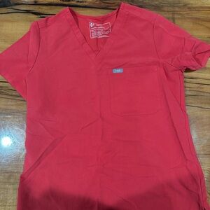Figs 1 pocket scrub top